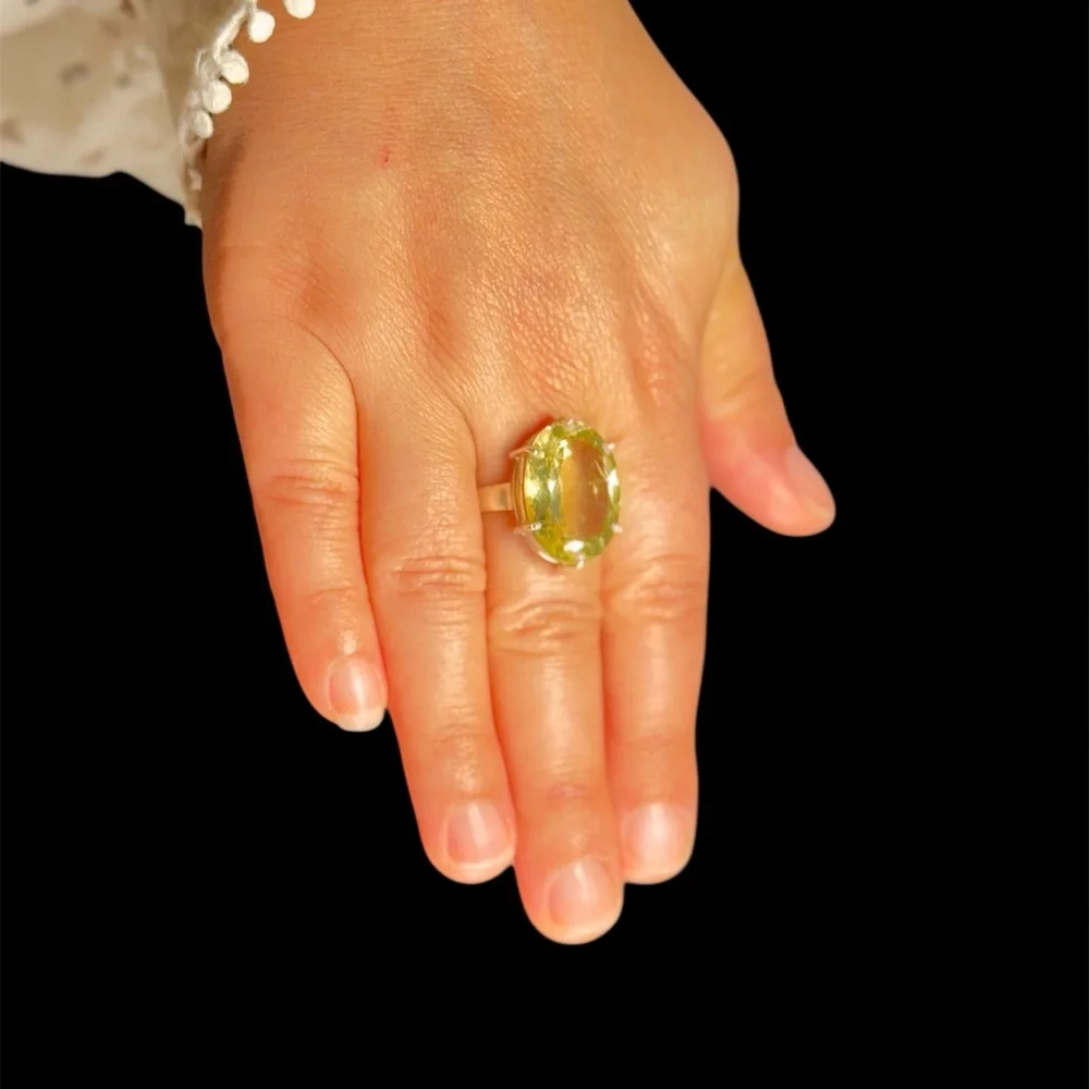 Elegant Gold Ring with Yellow Gemstone